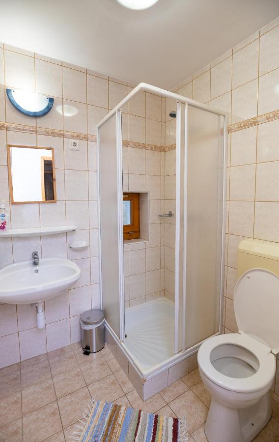 Noble'S Panzio Es Etterem Bed and Breakfast Nemesnép Εξωτερικό φωτογραφία