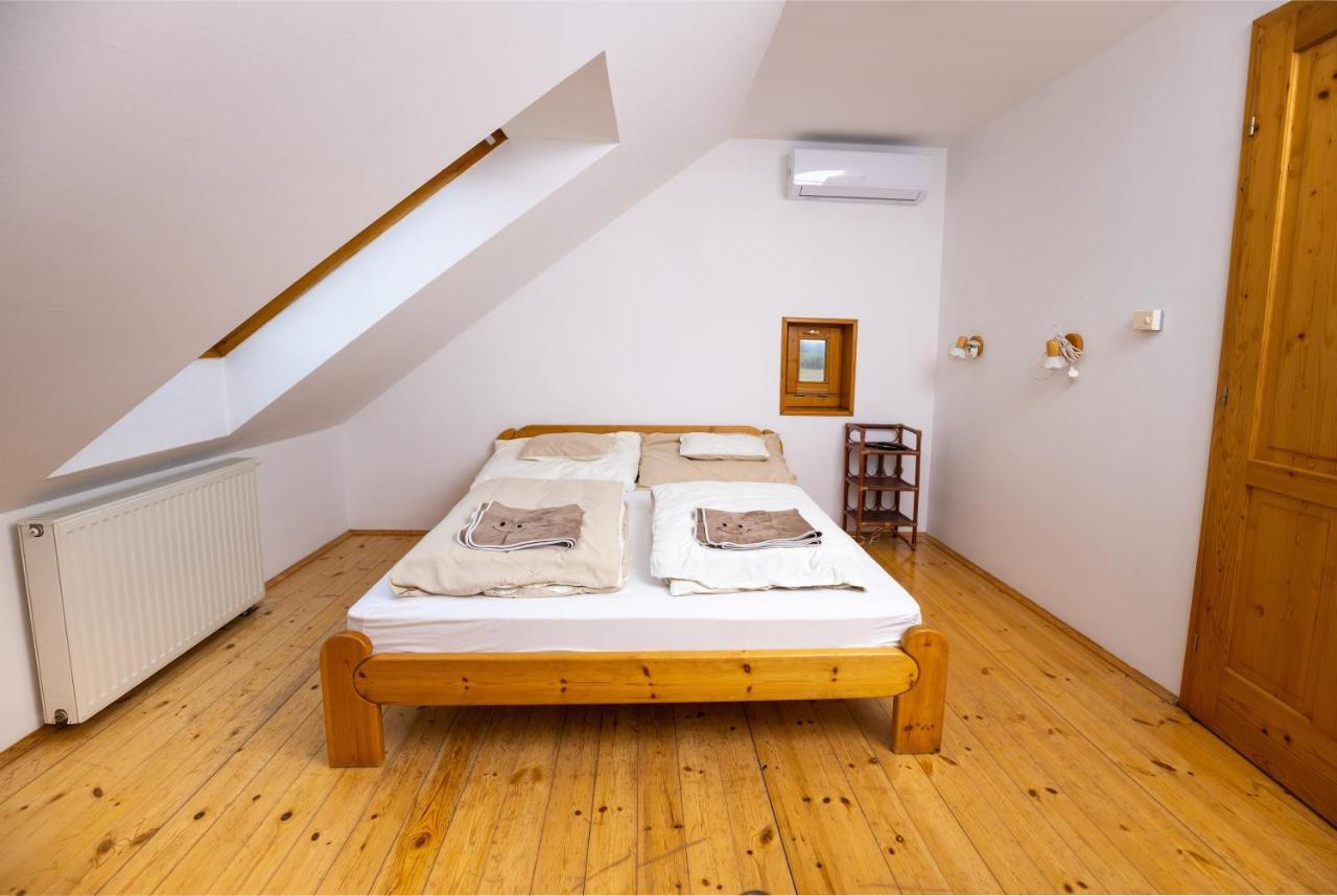 Noble'S Panzio Es Etterem Bed and Breakfast Nemesnép Εξωτερικό φωτογραφία