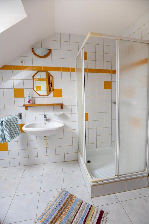 Noble'S Panzio Es Etterem Bed and Breakfast Nemesnép Εξωτερικό φωτογραφία