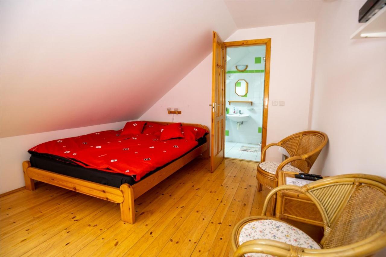 Noble'S Panzio Es Etterem Bed and Breakfast Nemesnép Εξωτερικό φωτογραφία